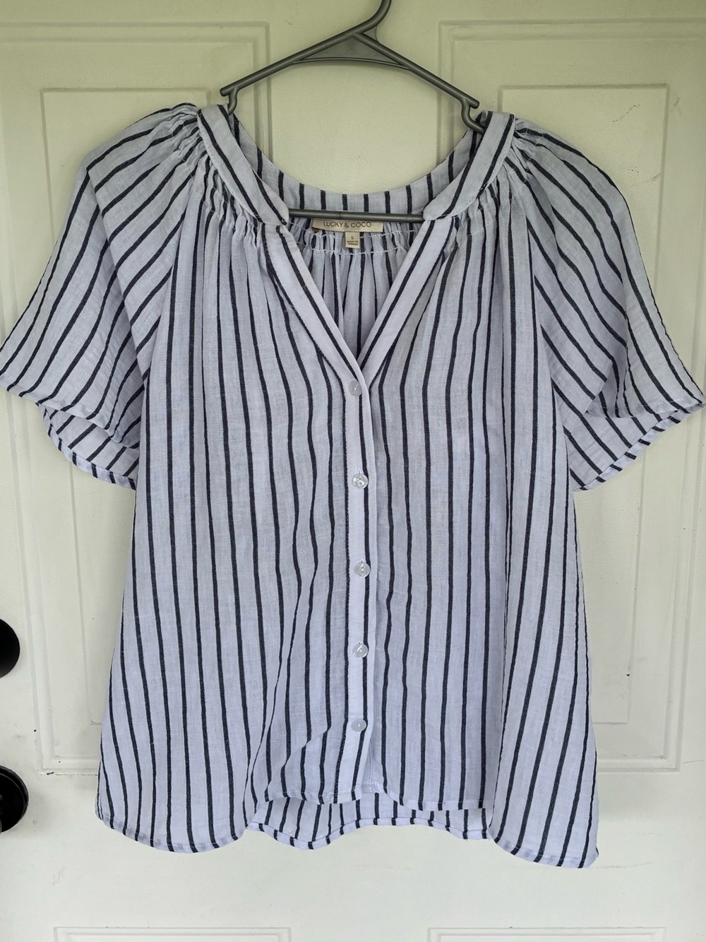 Lucky & Coco Women's Striped Button Up Flutter Sleeve V-Neck Blouse Size Small